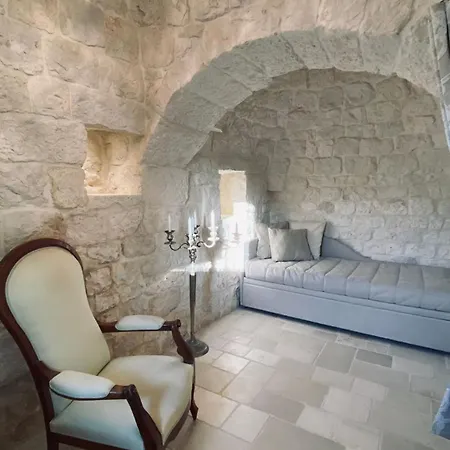 Trulli Clematis With Pool Selva Di Fasano