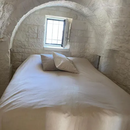 Pensionat Trulli Clematis With Pool 4*