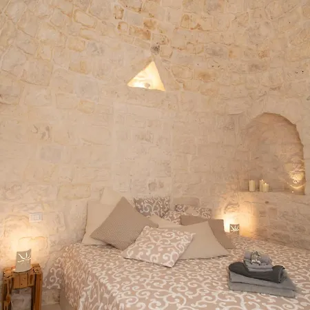 Pensionat Trulli Clematis With Pool