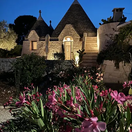 Pensionat Trulli Clematis With Pool 4*
