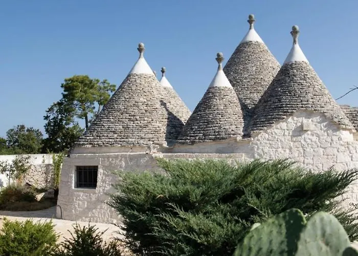 Trulli Clematis With Pool 4* Selva Di Fasano