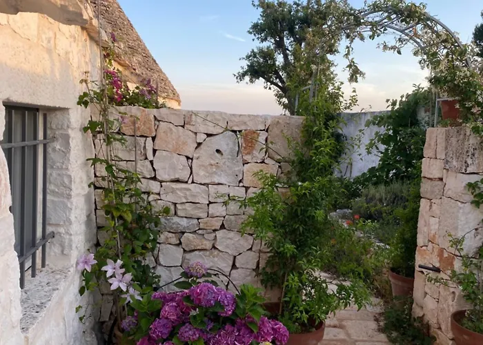 Gæstehus Trulli Clematis With Pool 4*