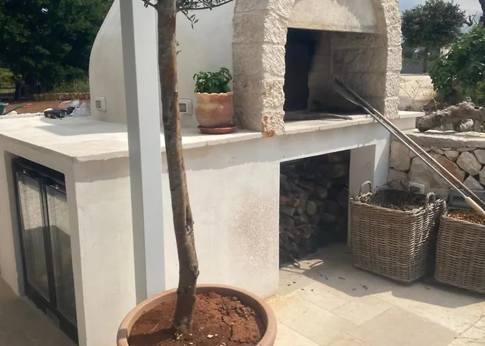 Trulli Clematis With Pool בית הארחה 4*