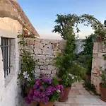 Gasthuis Trulli Clematis With Pool 4*