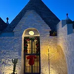 Trulli Clematis With Pool 4* Selva Di Fasano