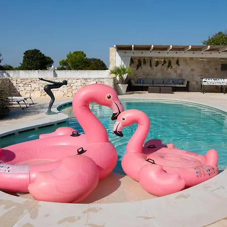 Trulli Clematis With Pool セルヴァ・ディ・ファザーノ