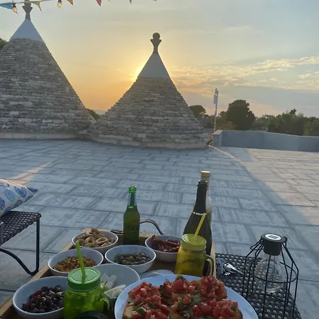 Trulli Clematis With Pool Πανσιόν Selva Di Fasano
