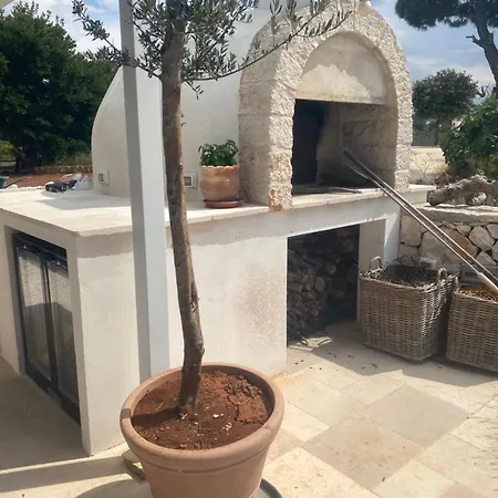 Trulli Clematis With Pool Guest house *