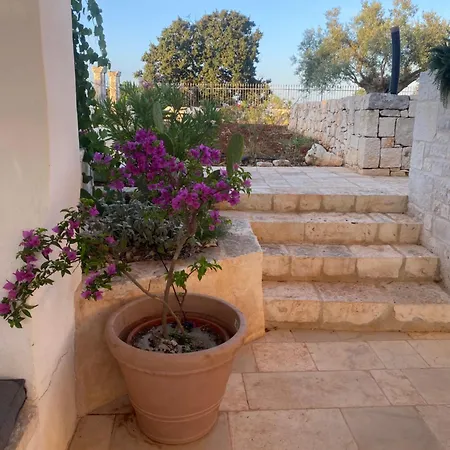 Guest house Trulli Clematis With Pool