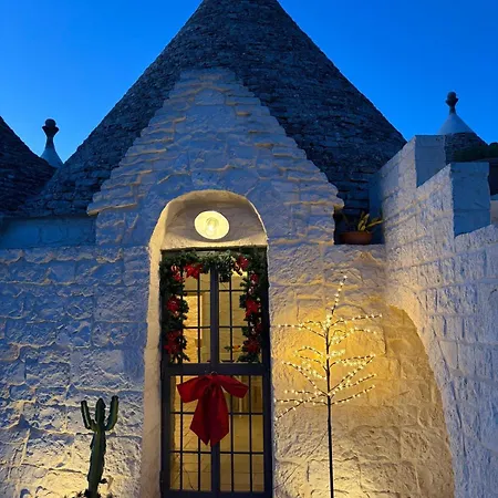 Trulli Clematis With Pool 4* Selva Di Fasano